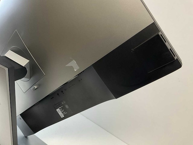 Dell (u2718q) 27”, 3840x2160 (uhd) ips monitor - afbeelding 4 van  4