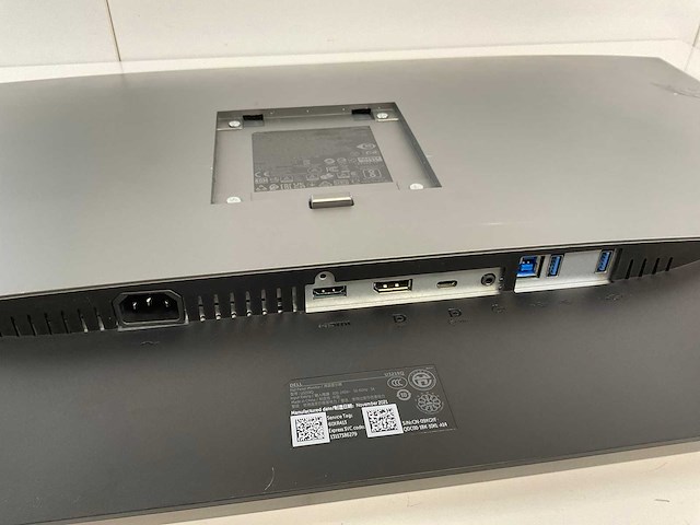 Dell (u3219q) 32”, 3840x2160 (uhd) ips monitor - afbeelding 5 van  6