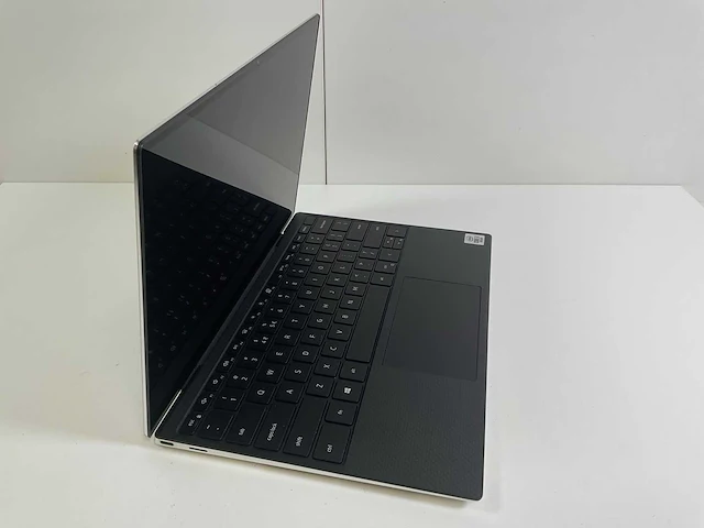 Dell xps 9300 13.3”, core(tm) i7th 10 gen, 16 gb ram, 512 gb nvme laptop - afbeelding 2 van  7