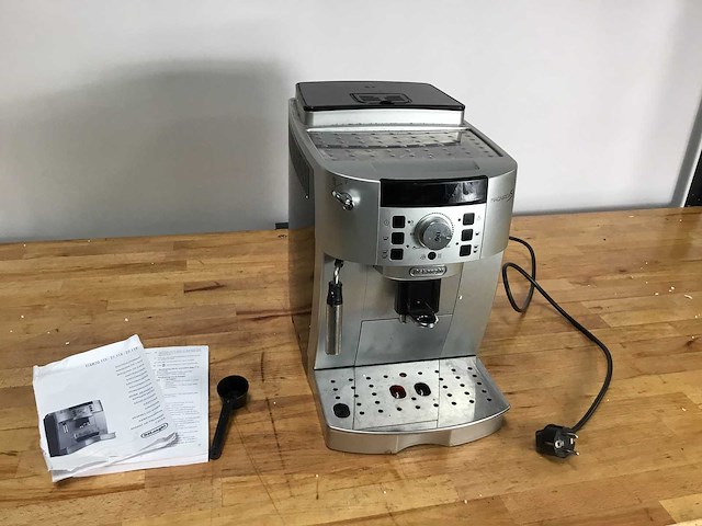 Delonghi - magnifica s - espresso machine - afbeelding 1 van  3