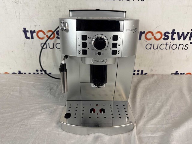 De'longhi magnifica s ecam22.110.sb - volautomatische espressomachine - zilver/zwart + nutribullet juicer - 800 ml kan - sapcentrifuge - afbeelding 3 van  5