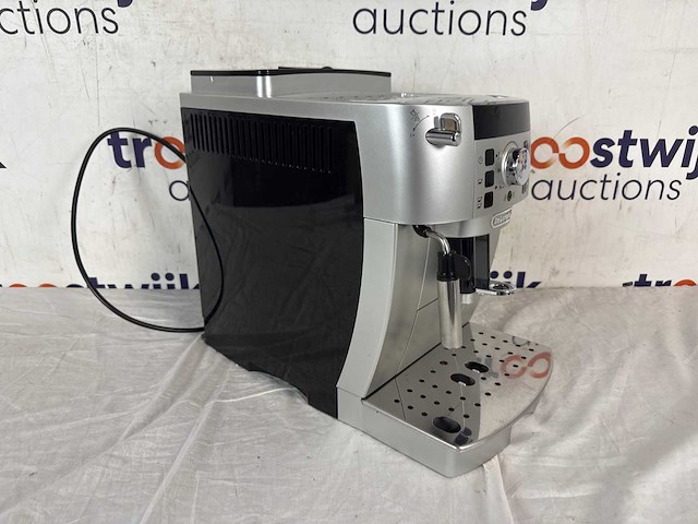 De'longhi magnifica s ecam22.110.sb - volautomatische espressomachine - zilver/zwart + nutribullet juicer - 800 ml kan - sapcentrifuge - afbeelding 4 van  5