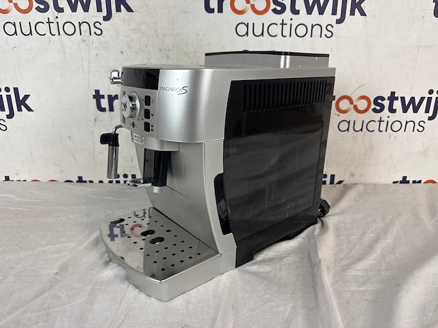 De'longhi magnifica s ecam22.110.sb - volautomatische espressomachine - zilver/zwart + nutribullet juicer - 800 ml kan - sapcentrifuge - afbeelding 5 van  5