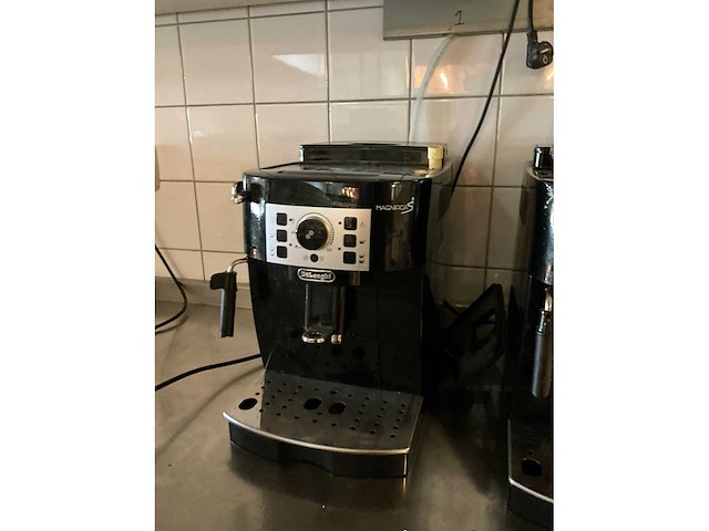 Delonghi magnifica s koffiemachines (2x) - afbeelding 3 van  9