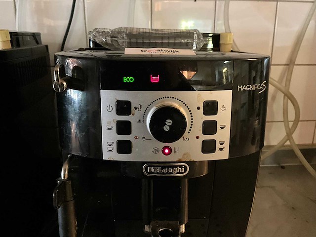 Delonghi magnifica s koffiemachines (2x) - afbeelding 5 van  9