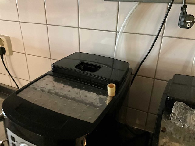 Delonghi magnifica s koffiemachines (2x) - afbeelding 7 van  9