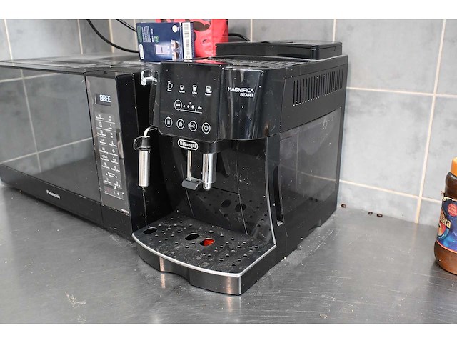 Delonghi magnifica start koffiemachine - afbeelding 1 van  3