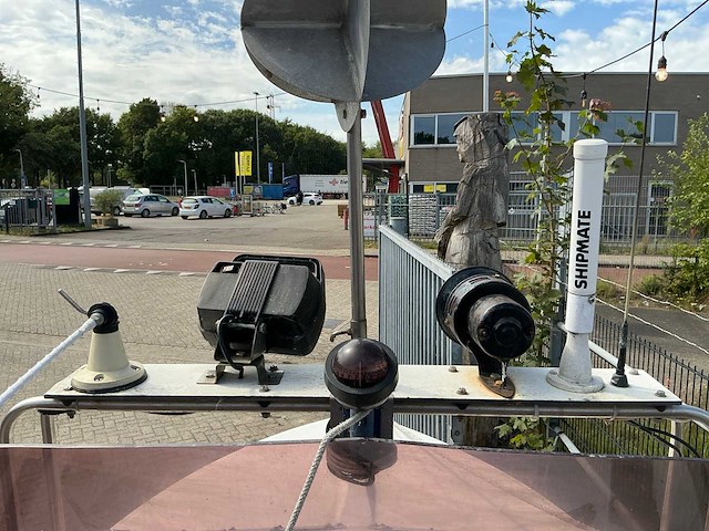 Delta 490 polyester consoleboot met buitenboordmotor - afbeelding 2 van  6