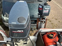 Delta 490 polyester consoleboot met buitenboordmotor - afbeelding 3 van  6