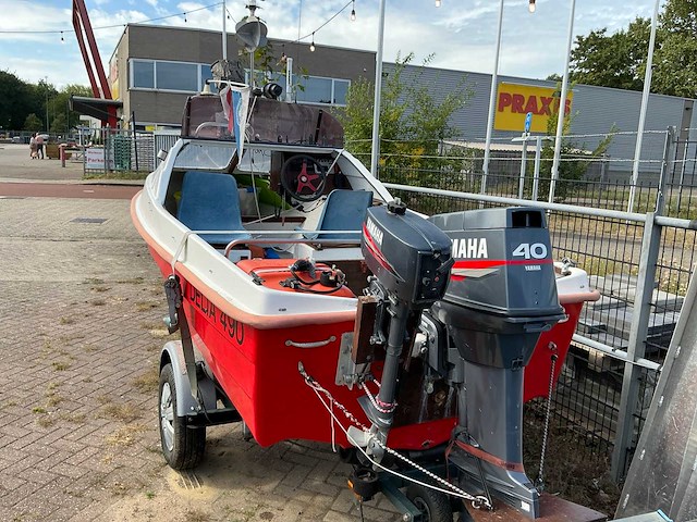 Delta 490 polyester consoleboot met buitenboordmotor - afbeelding 17 van  22