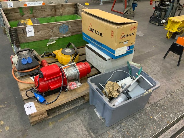 Delta dps-200 elektrische lier en diversen - afbeelding 1 van  5
