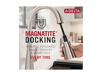 Delta faucet trinsic gold keukenkraan - afbeelding 2 van  4