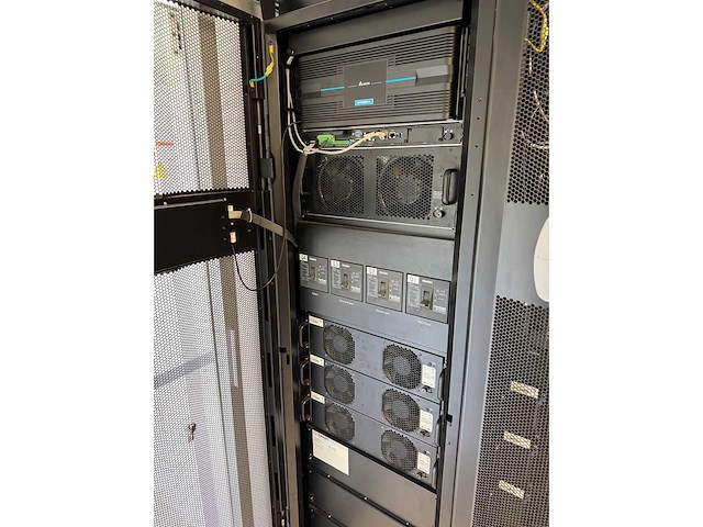 Delta xubus node 70 kw it container datacenter 11 racks - afbeelding 3 van  19