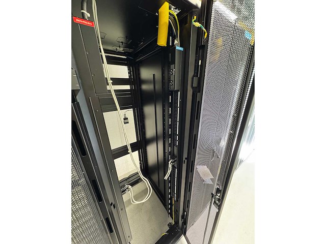 Delta xubus node 70 kw it container datacenter 11 racks - afbeelding 7 van  19