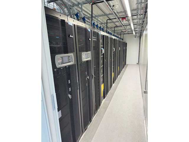 Delta xubus node 70 kw it container datacenter 11 racks - afbeelding 17 van  19