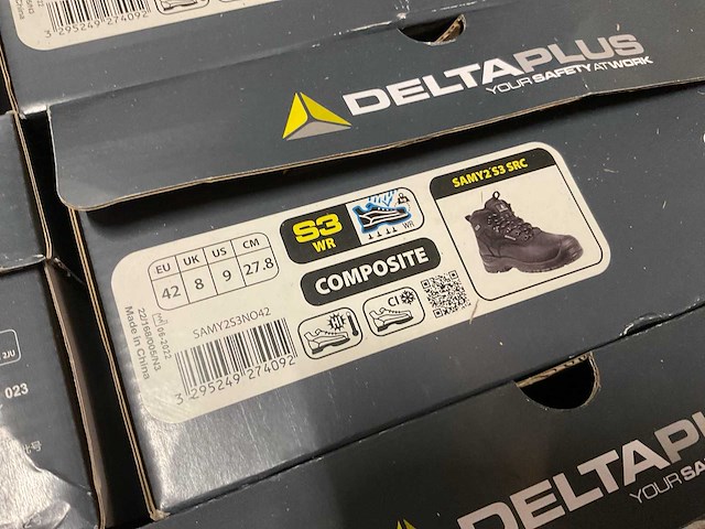 Deltaplus samy s3 src paar werkschoenen (maat 42) - afbeelding 2 van  2