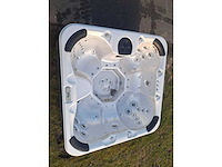 Deluxe spa 6 persoons jacuzzi en buitenspa - afbeelding 2 van  5
