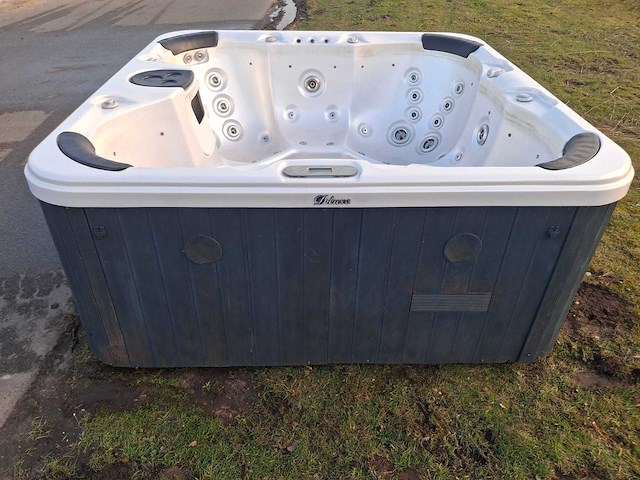 Deluxe spa 6 persoons jacuzzi en buitenspa - afbeelding 25 van  30