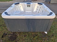 Deluxe spa 6 persoons jacuzzi en buitenspa - afbeelding 27 van  30