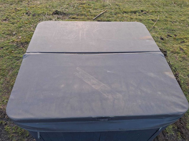 Deluxe spa 6 persoons jacuzzi en buitenspa - afbeelding 2 van  2