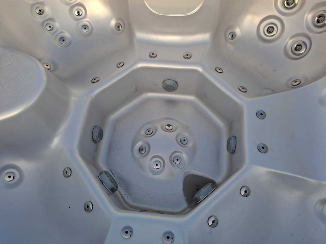 Deluxe spa 6 persoons jacuzzi en buitenspa - afbeelding 12 van  34