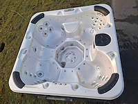Deluxe spa 6 persoons jacuzzi en buitenspa - afbeelding 3 van  34