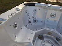 Deluxe spa 6 persoons jacuzzi en buitenspa - afbeelding 17 van  34