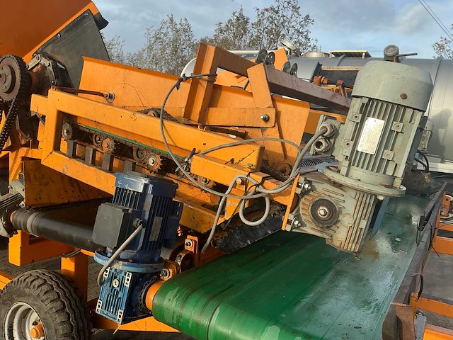 Dema-construct 2,4x5 aardappel stortbak / stortbunker met opvoerband - afbeelding 20 van  39