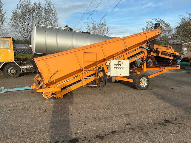 Dema-construct 2,4x5 aardappel stortbak / stortbunker met opvoerband - afbeelding 2 van  39