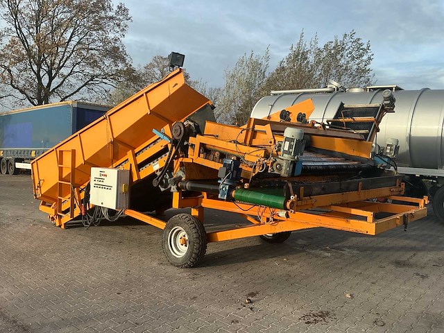 Dema-construct 2,4x5 aardappel stortbak / stortbunker met opvoerband - afbeelding 3 van  39