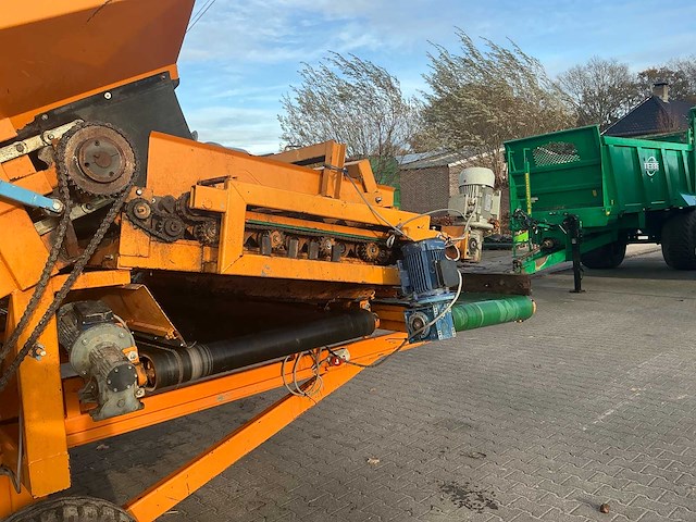 Dema-construct 2,4x5 aardappel stortbak / stortbunker met opvoerband - afbeelding 8 van  39