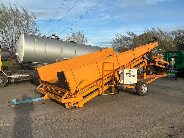 Dema-construct 2,4x5 aardappel stortbak / stortbunker met opvoerband - afbeelding 1 van  39