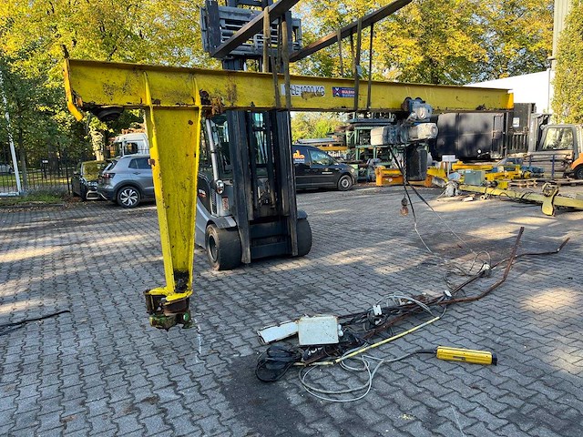 Demag - 1000kg - pillar jib cranes - 1998 - afbeelding 1 van  6