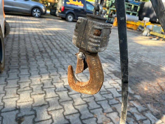 Demag - 1000kg - pillar jib cranes - 1998 - afbeelding 5 van  6