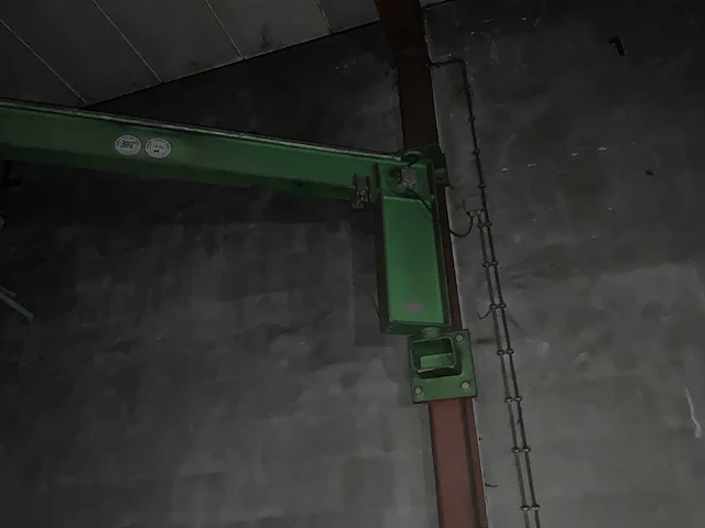Demag - kolomzwenkarmkraan - afbeelding 2 van  7