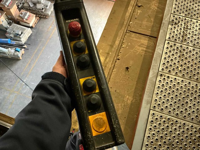 Demag 1 tons bovenloophalkraan met 45 meter rails - afbeelding 12 van  13