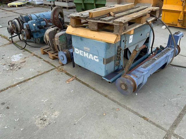 Demag bovenloopkraan, buiten werking gesteld (2x) - afbeelding 3 van  8