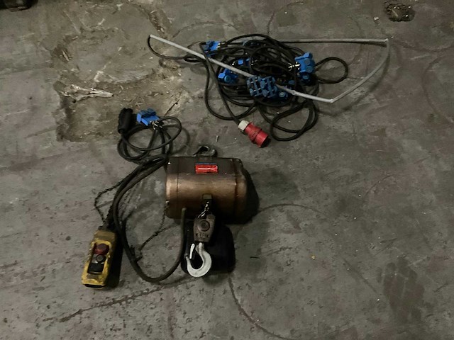 Demag kettingtakel 250kg - afbeelding 1 van  4