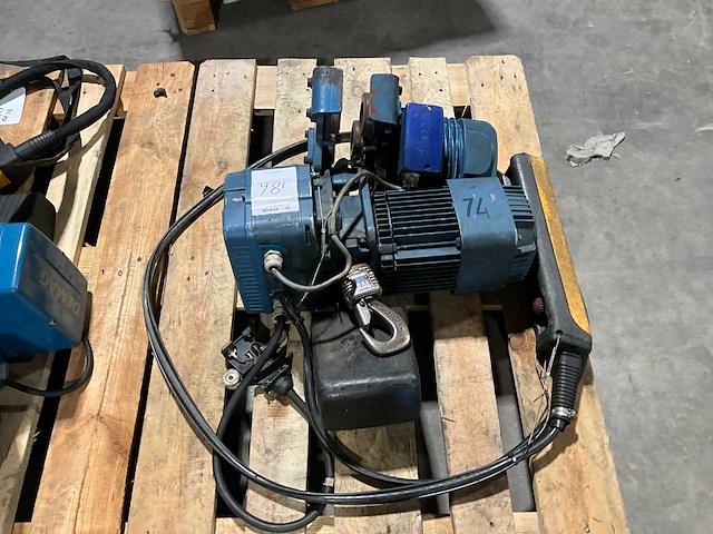 Demag kettingtakel - afbeelding 1 van  3