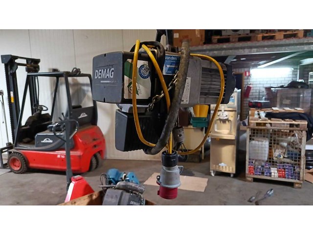 Demag kettingtakel - afbeelding 1 van  2
