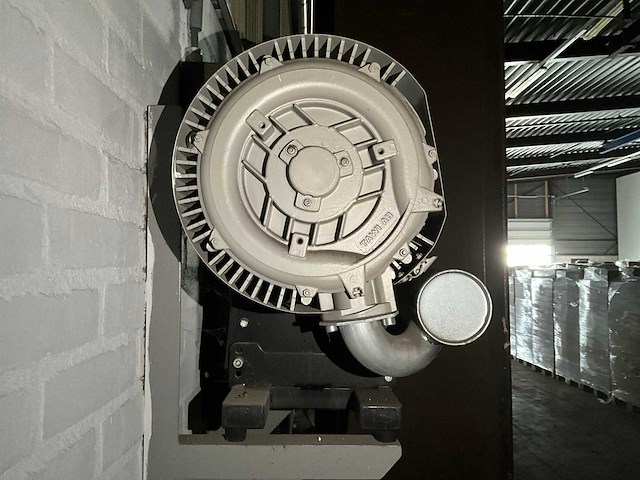 Demag zwenkarmkraan met tawi vacuumlifter - afbeelding 1 van  8