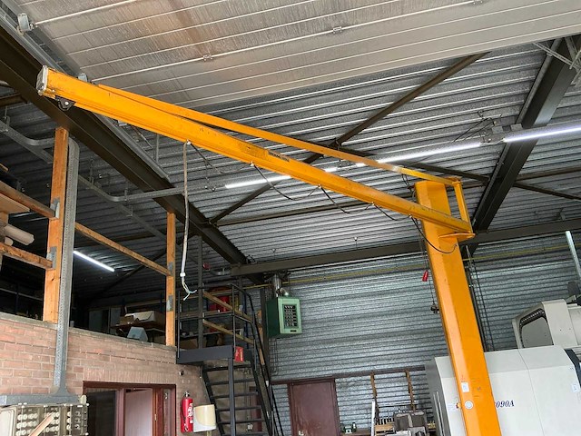Demag zwenkarmkraan - afbeelding 1 van  3