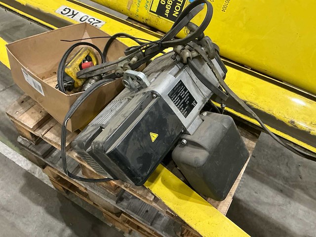 Demag zwenkkraaninstallatie met vht kettingtakel – 250 kg capaciteit - afbeelding 2 van  18