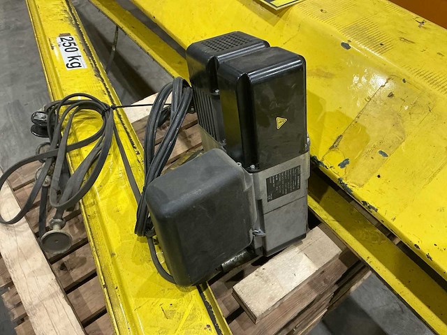 Demag zwenkkraaninstallatie met vht kettingtakel – 250 kg capaciteit - afbeelding 4 van  15