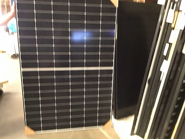 Demagc 430 wb zonnepaneel - afbeelding 1 van  1