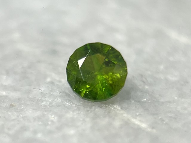 Demantoid - 0.33 carat natuurlijke demantoid - afbeelding 1 van  6