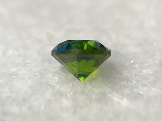 Demantoid - 0.55 carat natuurlijke demantoid - afbeelding 2 van  4