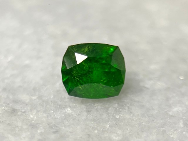 Demantoid - 0.73 carat natuurlijke demantoid - afbeelding 1 van  6