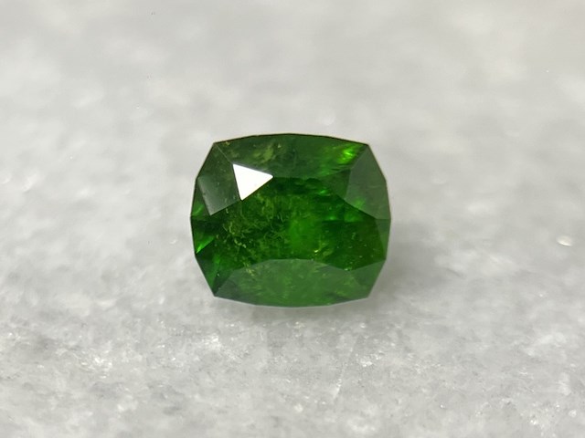 Demantoid - 0.73 carat natuurlijke demantoid - afbeelding 1 van  4
