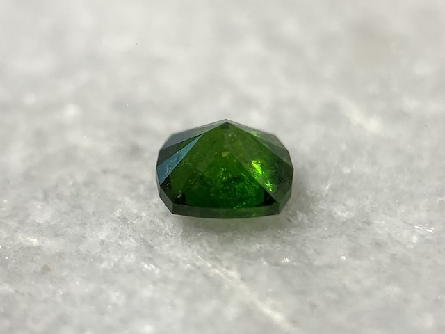 Demantoid - 0.73 carat natuurlijke demantoid - afbeelding 3 van  4